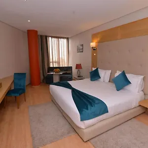 Le 135 Casa Blanca