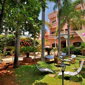 Lhostel A Pensjonat